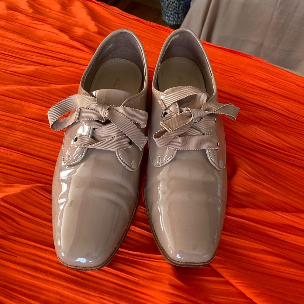 Aldo oxfords, 7.5 Nude. Super comfortable and dressy!